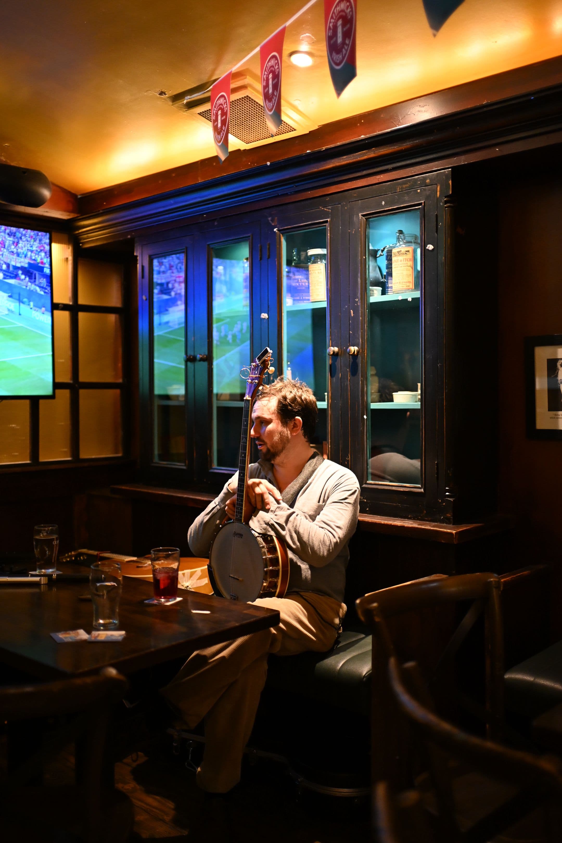 Stroll To The Stout — pint-pour